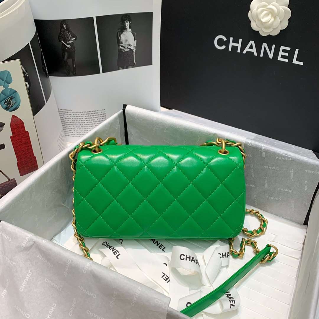 Chanel Flap Bag with chunky chain Green