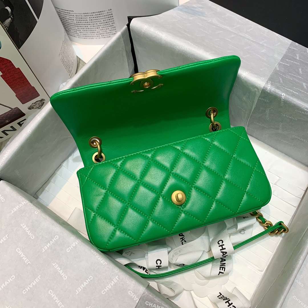 Chanel Flap Bag with chunky chain Green