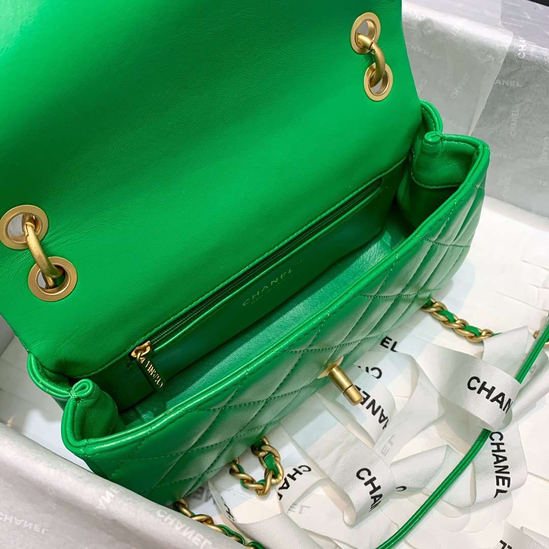 Chanel Flap Bag with chunky chain Green