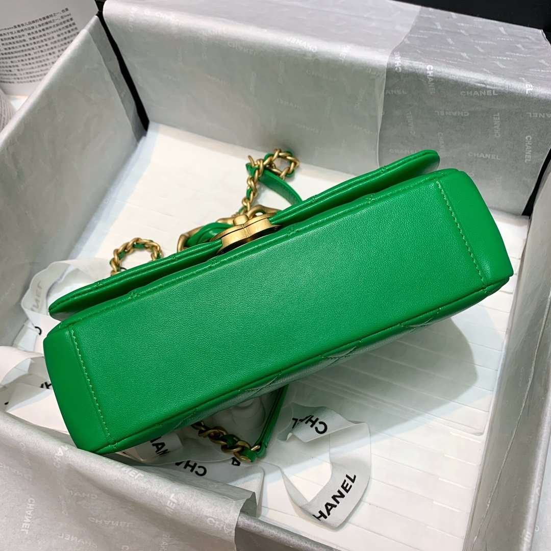 Chanel Flap Bag with chunky chain Green