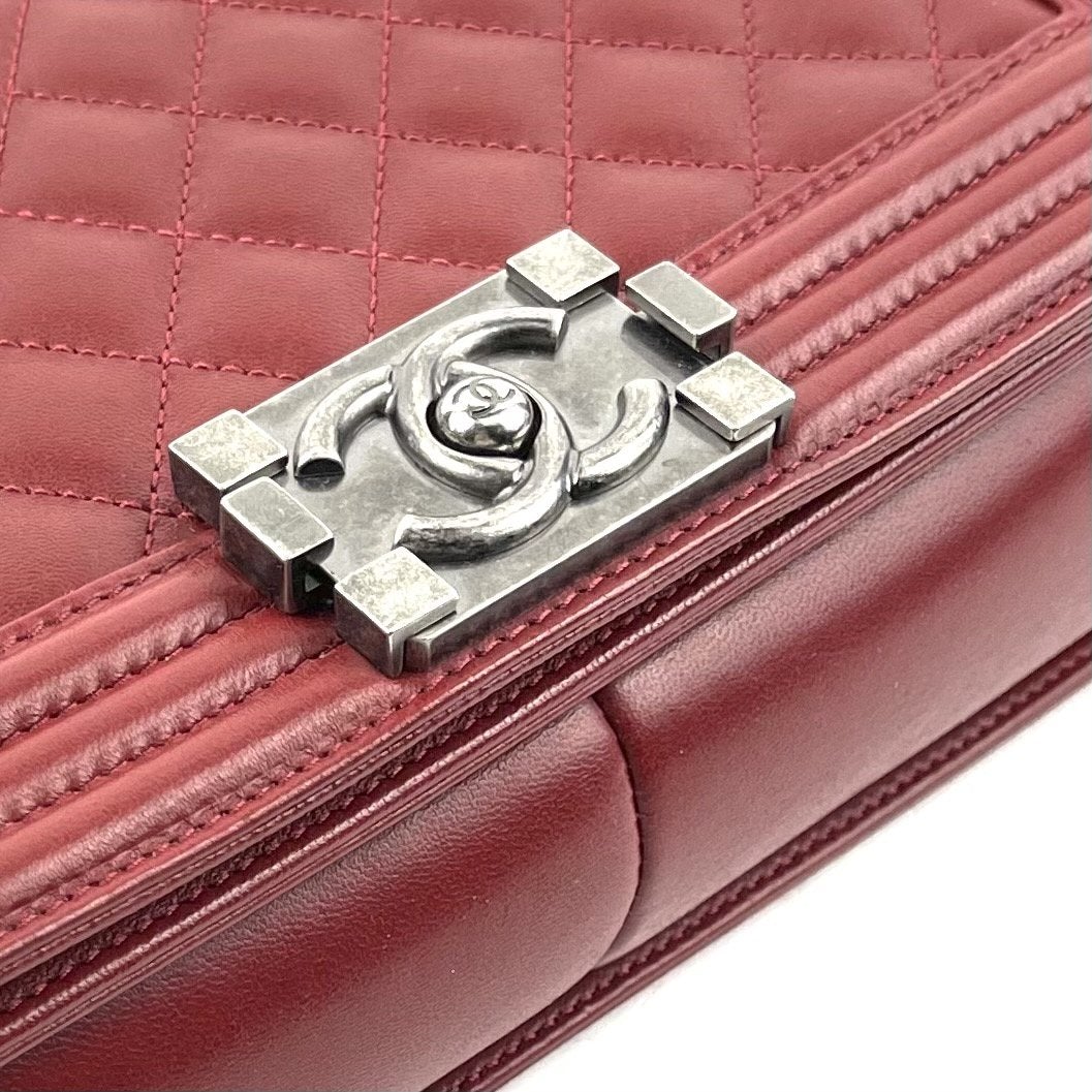 CHANEL Medium Boy Bag - Red