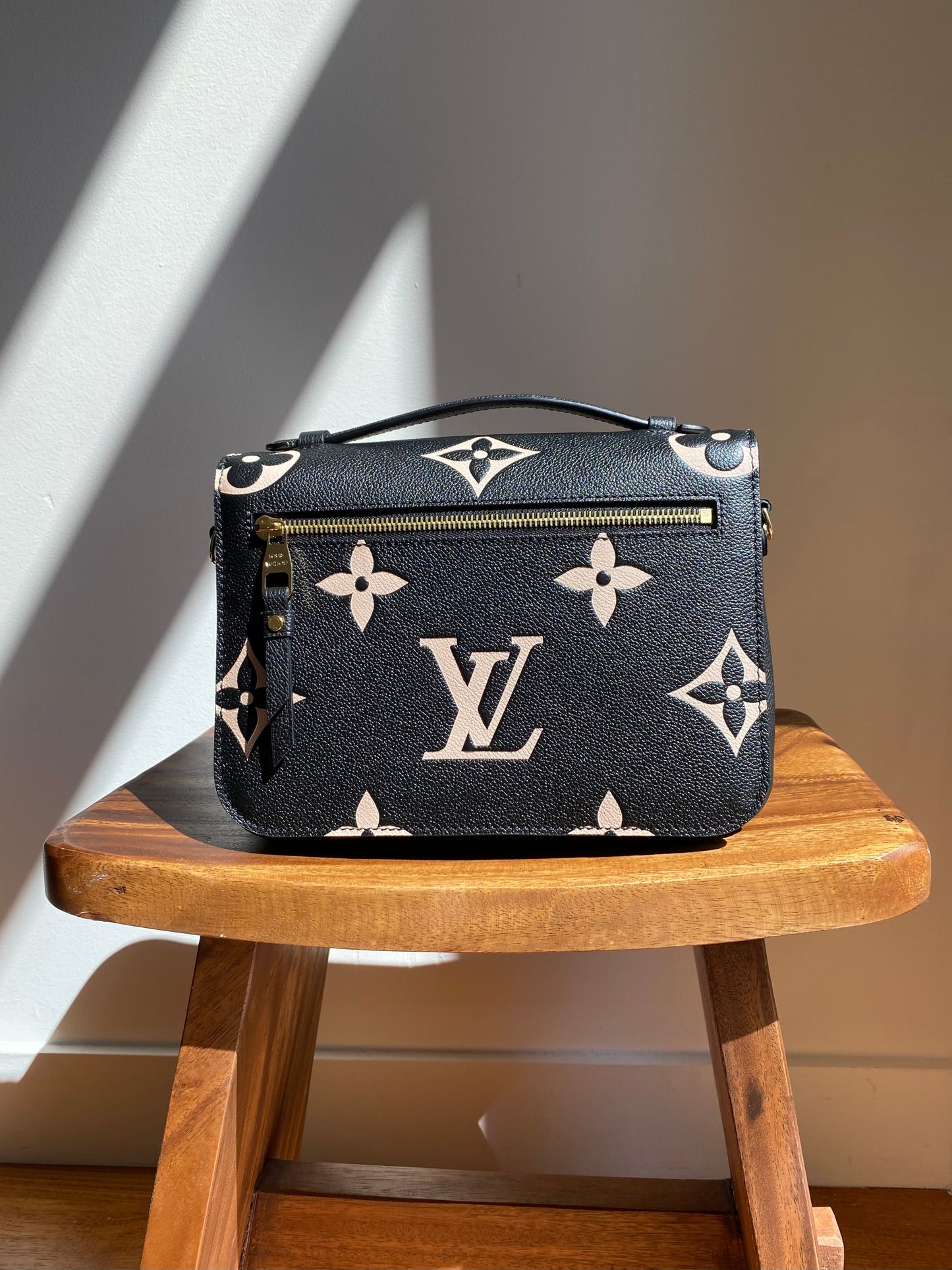 Louis Vuitton Black and Cream Pochette Metis M45773